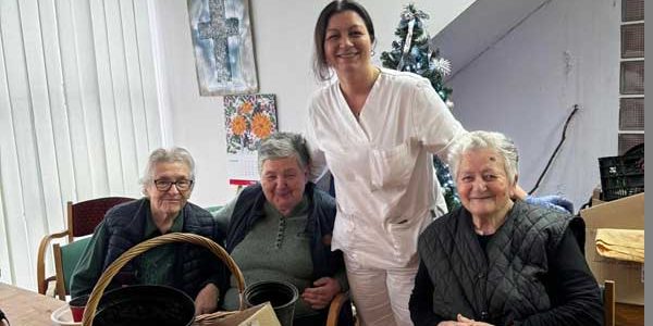 Korisnici Doma u sklopu radne terapije posijali su božićnu pšenicu za sve korisnike Doma.