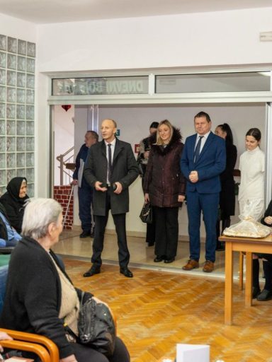 Župan Petry posjetio Dom za starije i nemoćne osobe u Gospiću