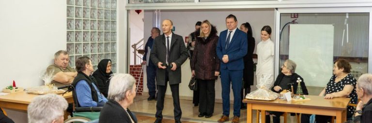 Župan Petry posjetio Dom za starije i nemoćne osobe u Gospiću