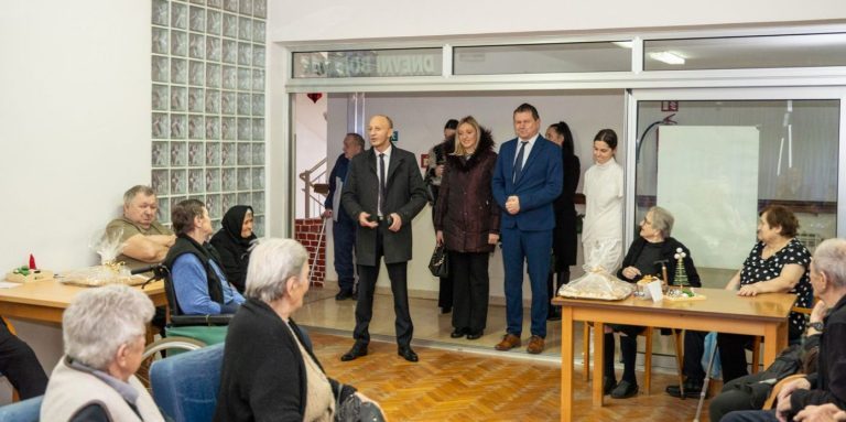 Župan Petry posjetio Dom za starije i nemoćne osobe u Gospiću