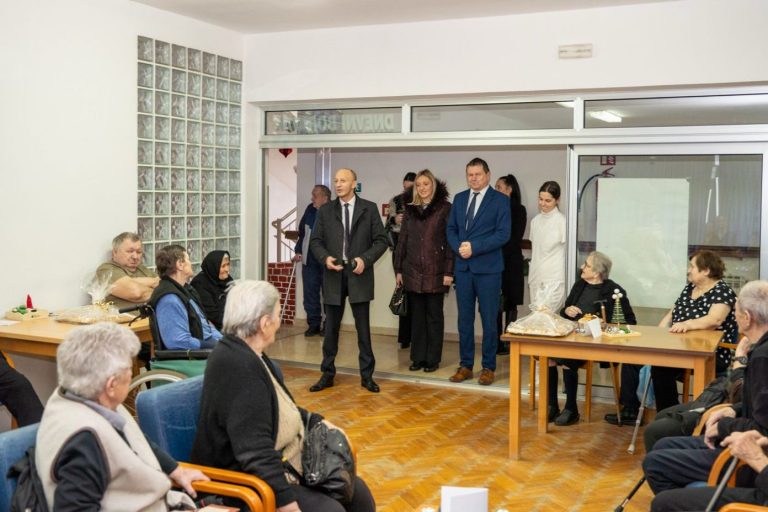Župan Petry posjetio Dom za starije i nemoćne osobe u Gospiću