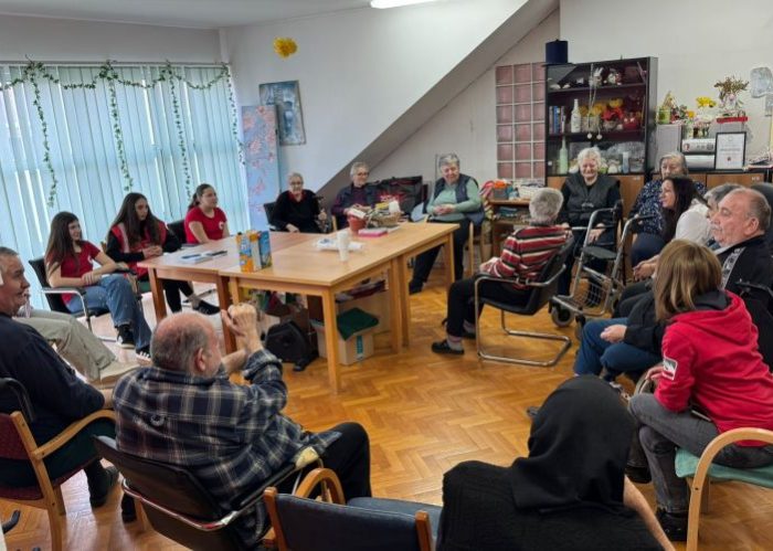 Volonteri Crvenog križa Gospić posjetili dom za starije