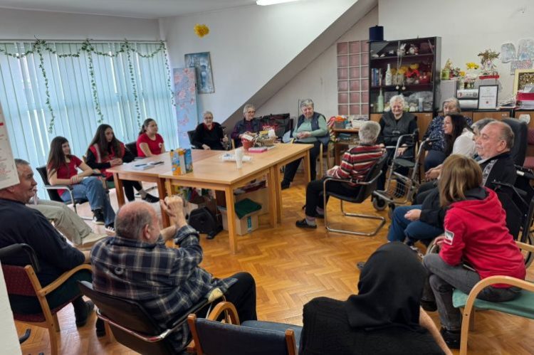 Volonteri Crvenog križa Gospić posjetili dom za starije