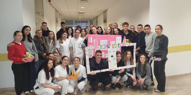 Učenici Strukovne škole u Gospiću sudjelovali u kreativnoj uskrsnoj radionici