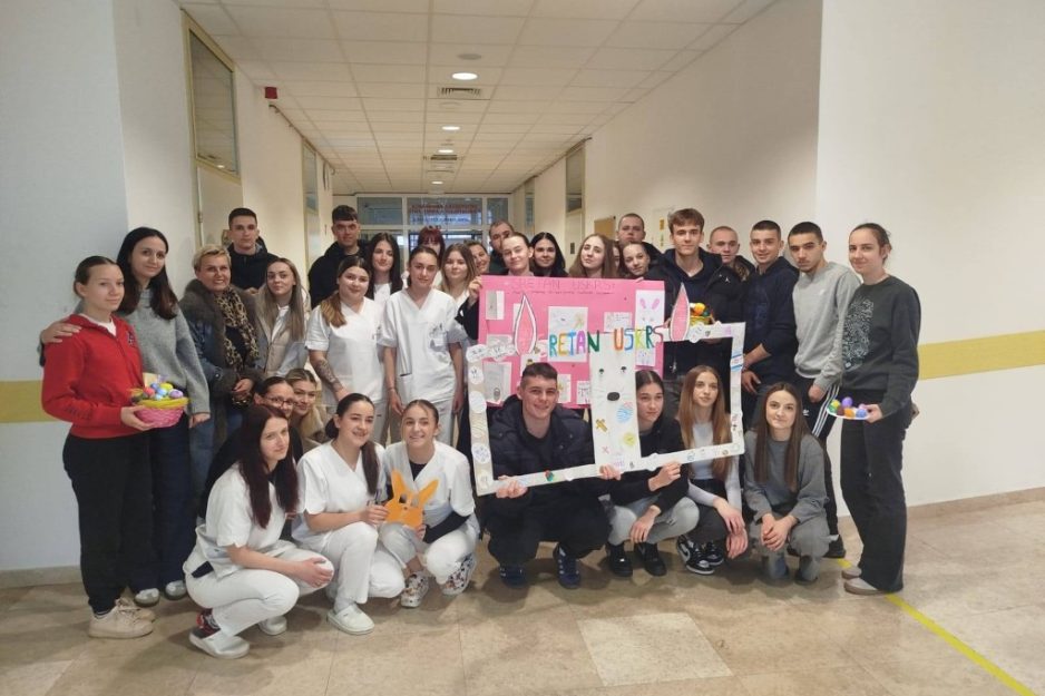 Učenici Strukovne škole u Gospiću sudjelovali u kreativnoj uskrsnoj radionici