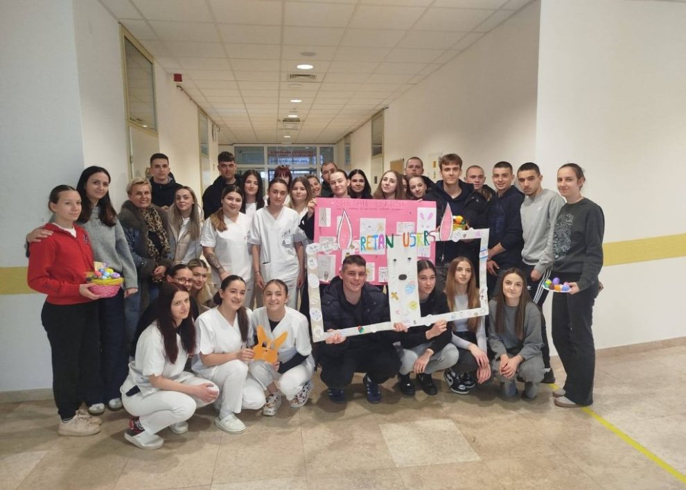 Učenici Strukovne škole u Gospiću sudjelovali u kreativnoj uskrsnoj radionici