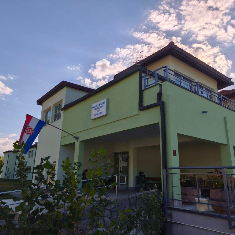 IMG-20260902-WA0008 Završena sanacija pročelja novog dijela Doma u Gospiću